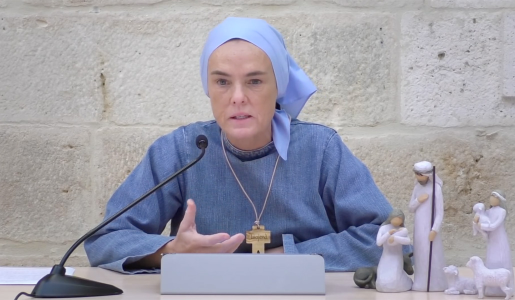 La madre Verónico lee su mensaje de Navidad