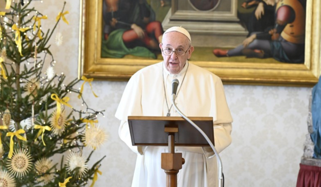 El Papa rezando el ángelus