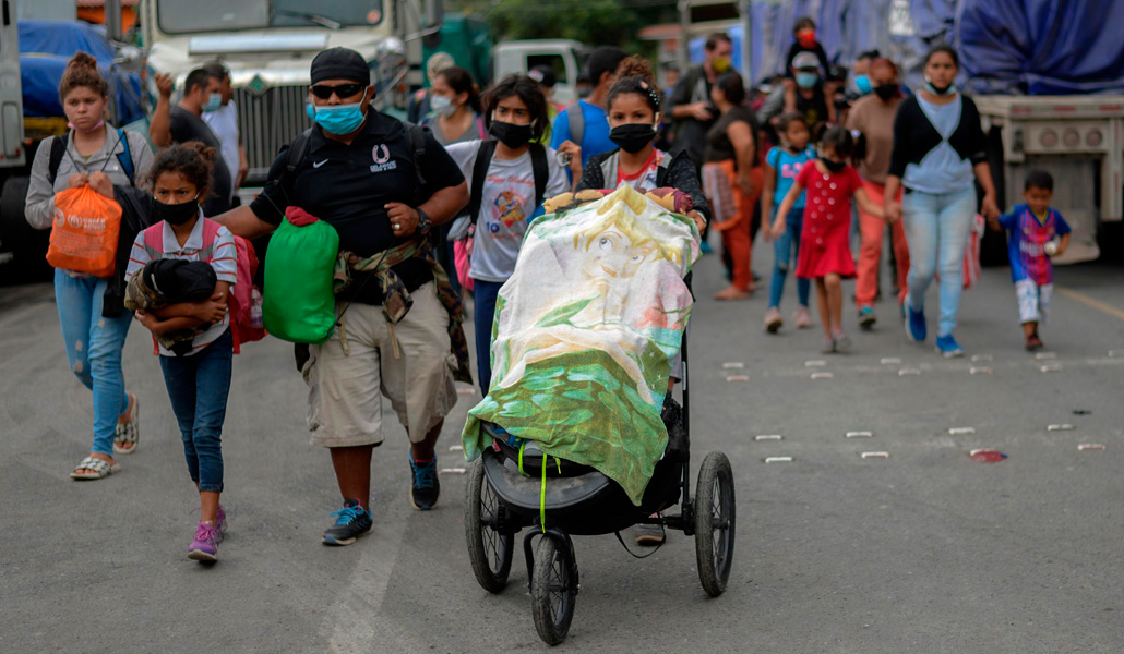 Antes viajaban solos para enviar dinero a la familia. Ahora migran todos juntos