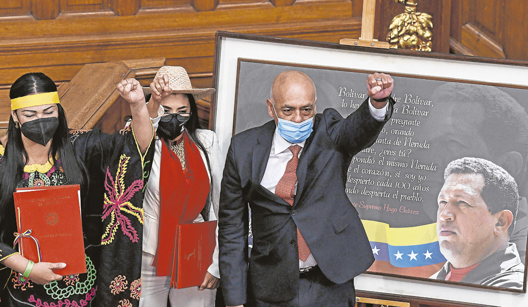 El diputado oficial de la Asamblea Nacional Venezolana, Jorge Rodríguez, después de jurar su cargo como nuevo presidente de la Asamblea Nacional, en Caracas, el 5 de enero de 2021