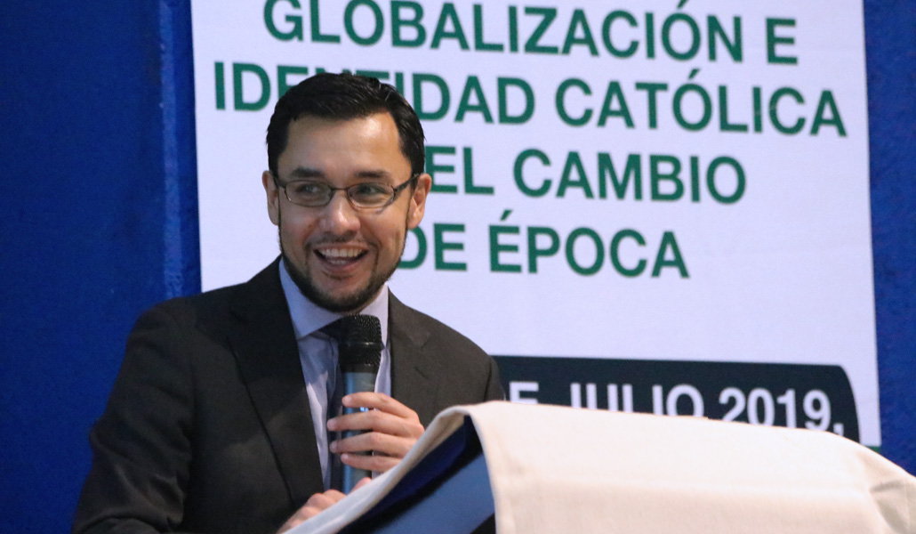 José Antonio Rosas durante un acto académico