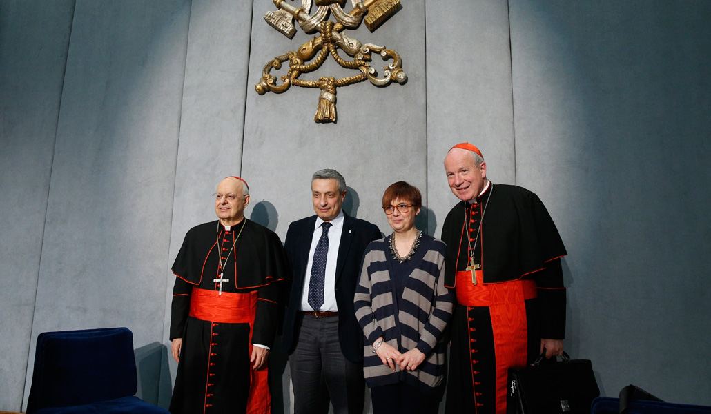 Giuseppina de Simone y Franco Miano, durante la presentación de la 'Amoris laetitia' en el Vaticano, en 2016
