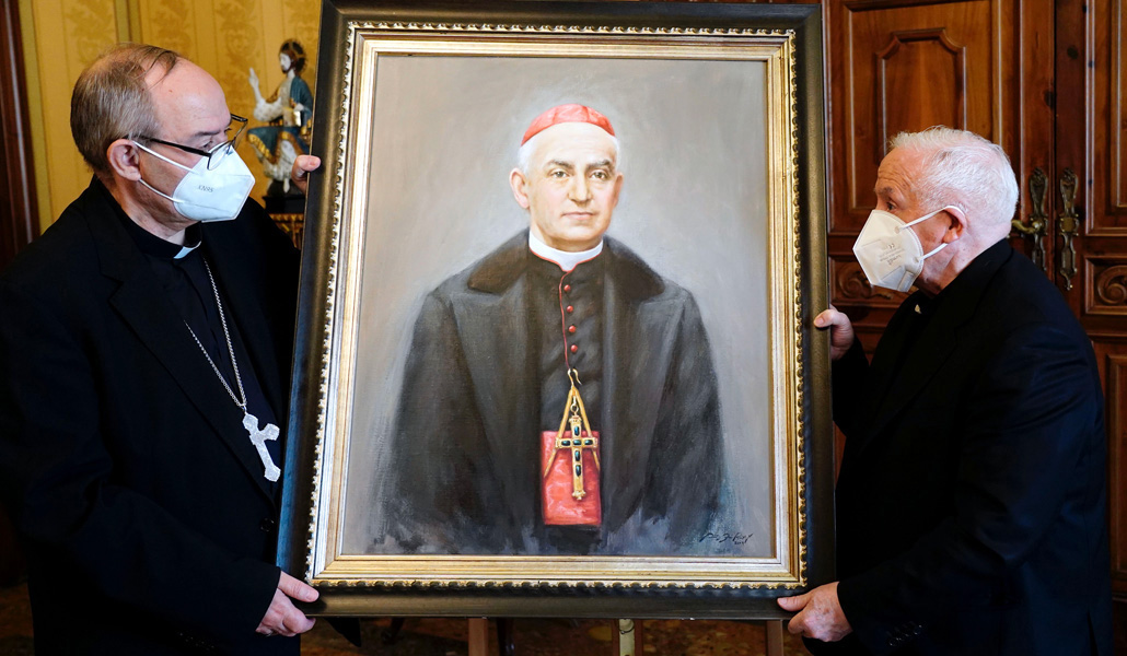 El cardenal Cañizares y el arzobispo de Toledo en el acto de entrega del cuadro
