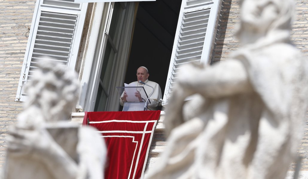 El Papa Francisco, durante el rezo del 'Regina caeli'