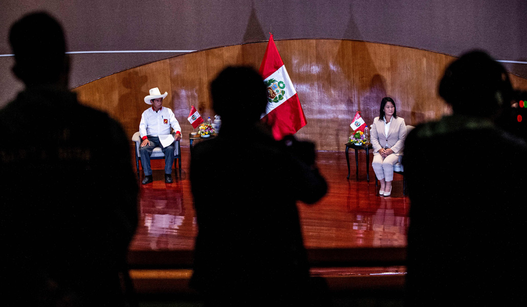 Castillo y Fujimori firman la Proclama Ciudadana en el Colegio Médico de Perú