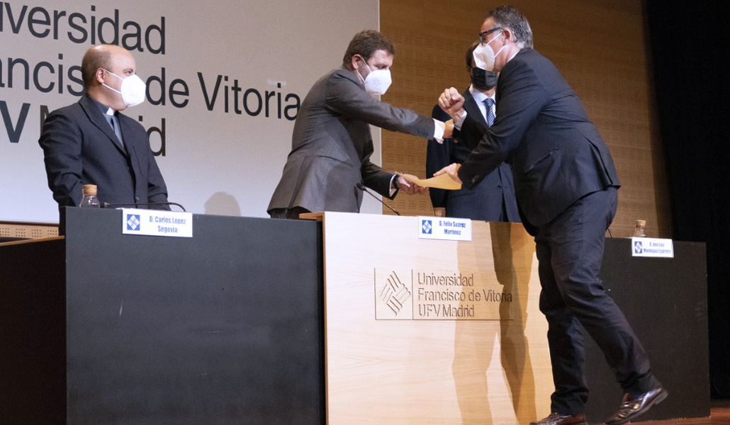 Entrega de diplomas, el 17 de mayo, de la primera promoción del curso de asesores financieros