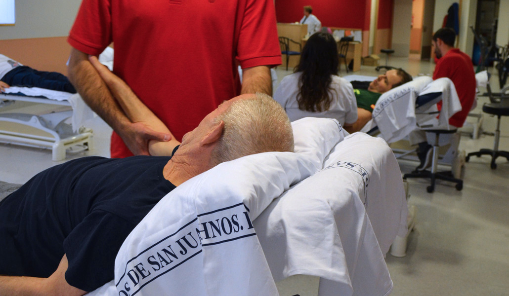 Pacientes con daño cerebral en la Fundación Instituto San José (OHSJD), en Madrid