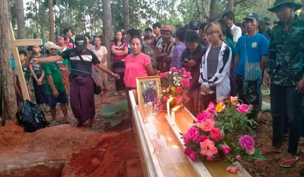 Funeral de Olson Lo Sein, joven de 24 años fallecido mientras intentaba ayudar a civiles en Dimoso