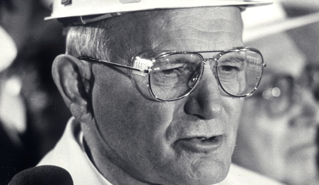 Juan Pablo II durante una visita a una siderurgia en Luxemburgo, en 1985