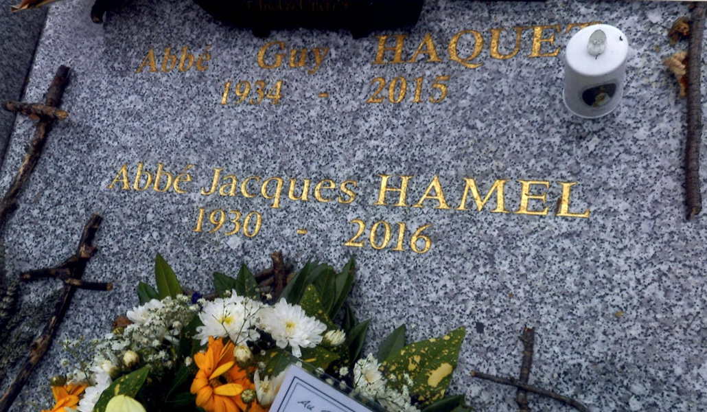 Tumba del padre Hamel, en el cementerio de Bonsecours (Francia)