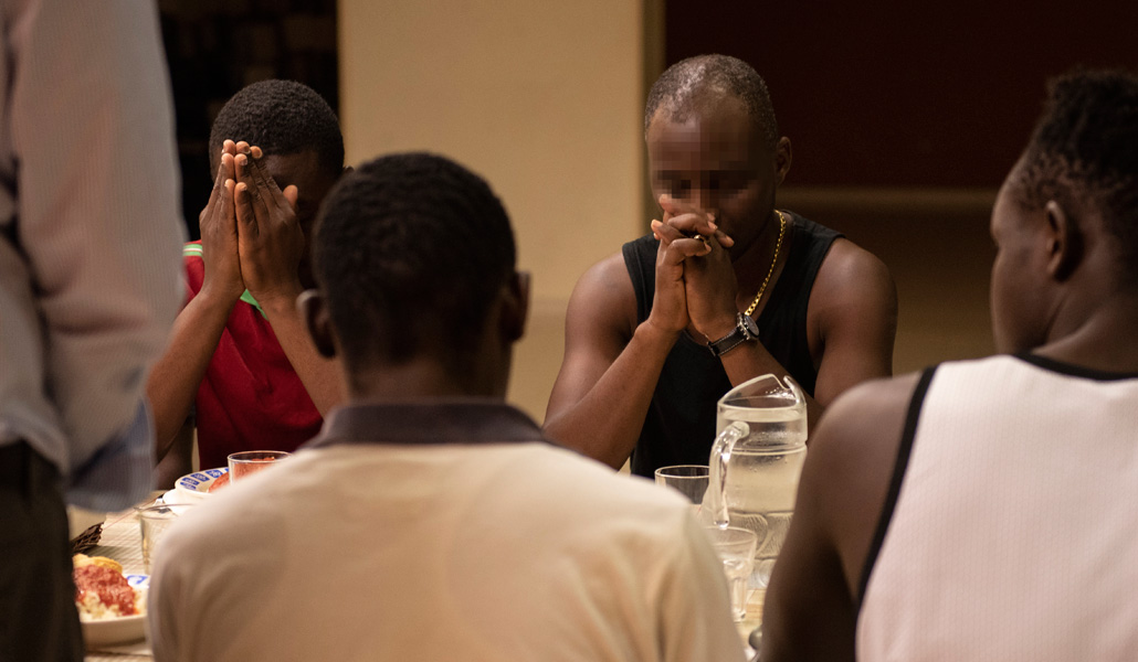 Un grupo de migrantes en una parroquia madrileña