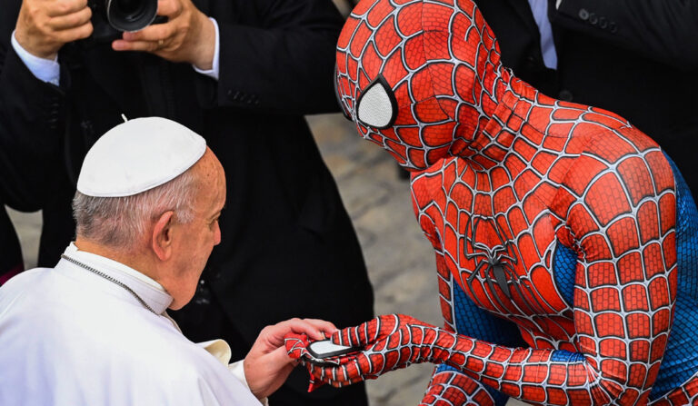 El Papa saluda a Mattia Villardita