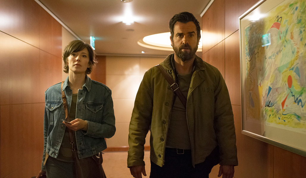 Los actores Justin Theroux y Carrie Coon, en un fotograma de 'The Leftovers'