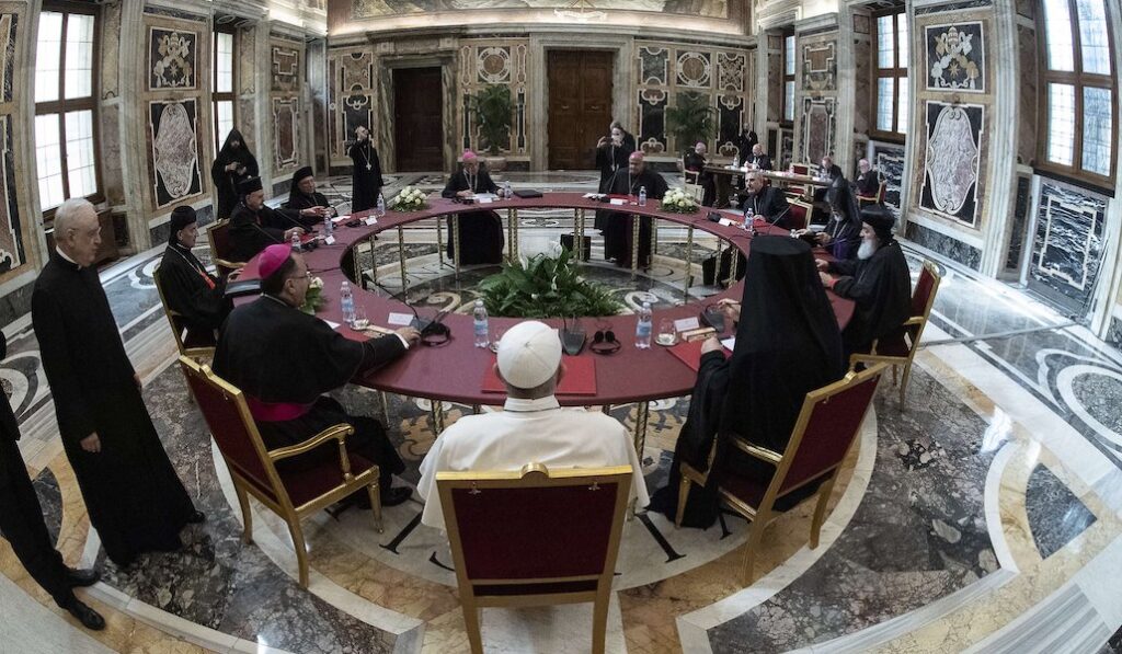 Un momento de la reunión entre el Papa Francisco y los líderes cristianos del Líbano en la Sala Clementina