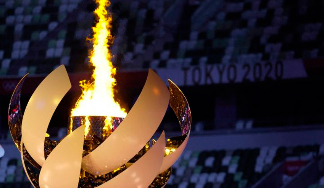 El pebetero de Tokio 2020 con el fuego olímpico