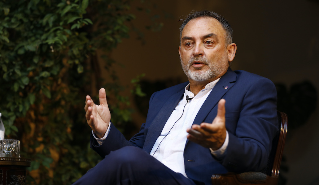Jesús Sánchez Adalid durante la presentación de 'Las armas de la luz' en Córdoba