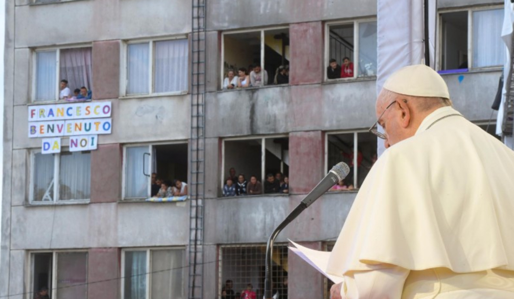 El Papa durante su discurso a la comunidad gitana