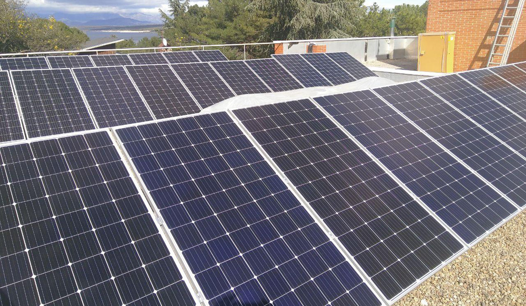 Paneles solares instalados por la Sociedad Cooperativa La Corriente