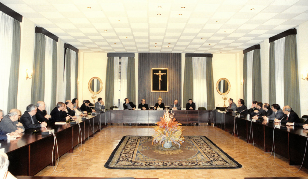 Primer claustro del curso académico 1996-1997, presidido por el cardenal Rouco