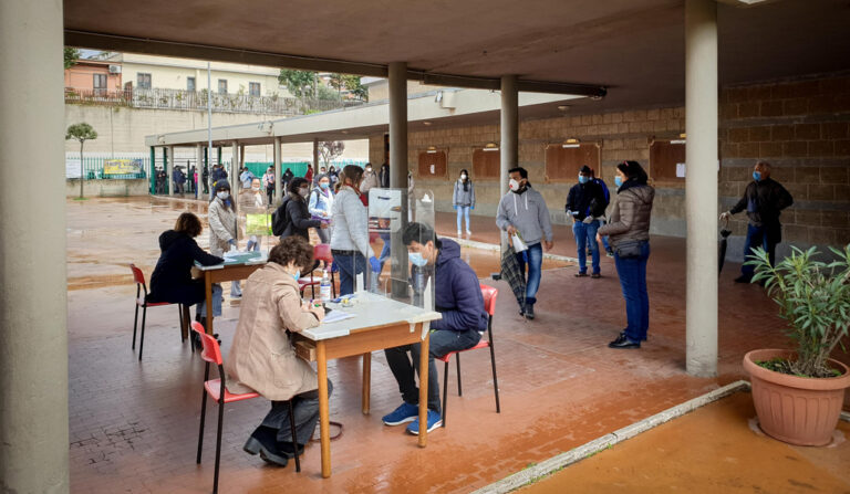 Acogida en uno de los 25 centros de ayuda de Sant’Egidio en Roma