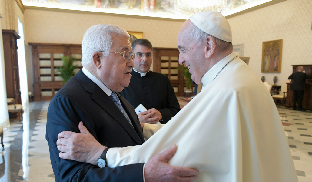Mahmud Abás es recibido por el Papa