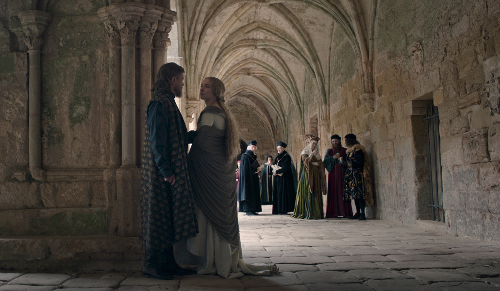 Jean de Carrouges (Matt Damon) y su mujer, Marguerite de Thibouville (Jodie Comer), se enfrentan a un viejo amigo por un abuso