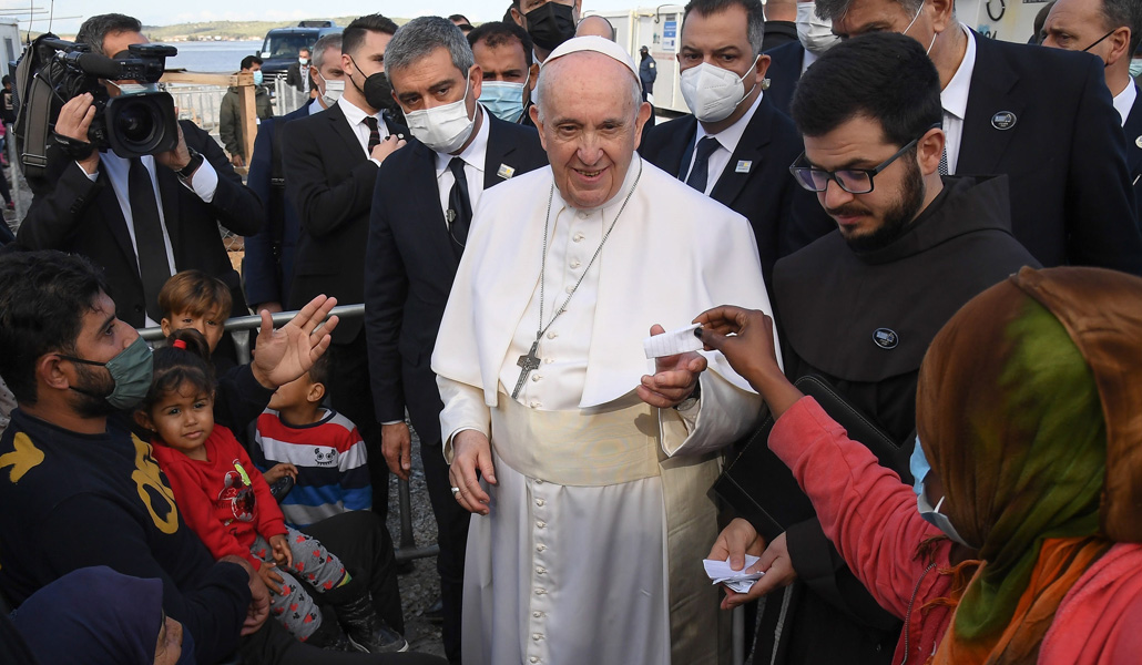 «Poco ha cambiado» la cuestión migratoria desde su visita en 2016, lamentó el Papa en el campo de Mavrovouni