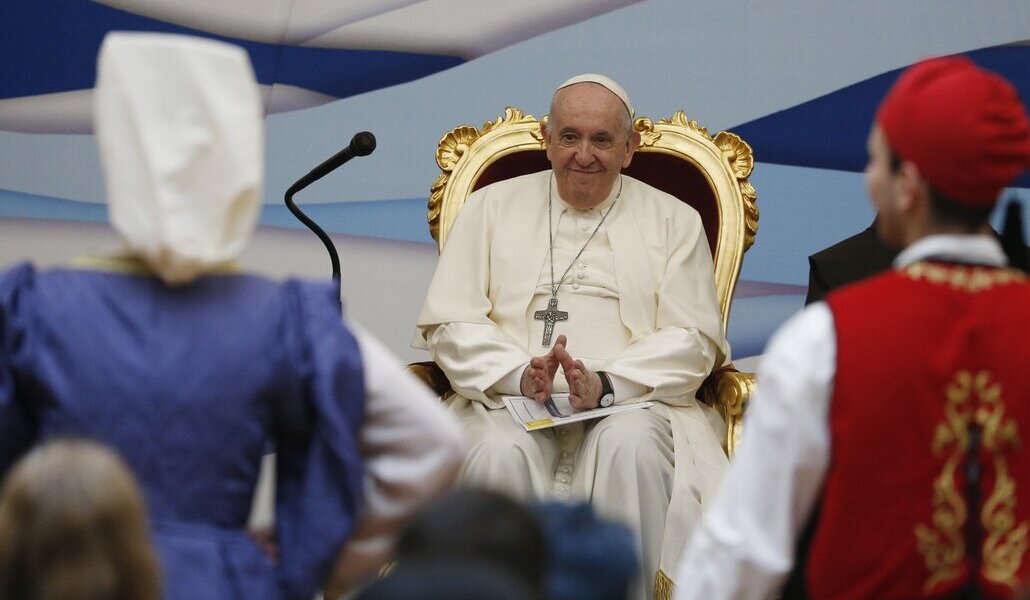 Papa con los jóvenes en Grecia