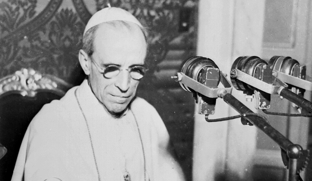 Pío XII emite un mensaje a través de Radio Vaticano