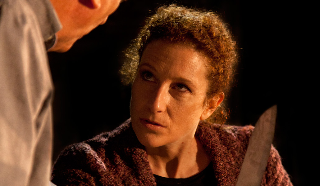 Clara Sanchís (la santa) y Pedro Miguel Martínez (Inquisidor)