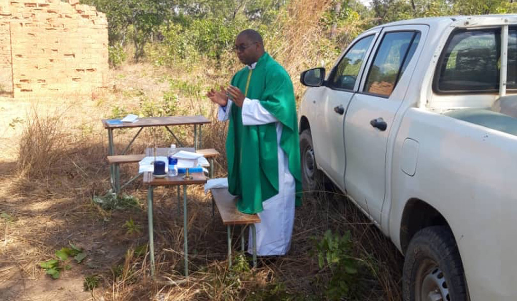 Chimpali celebra Misa en Chilimabwe (Zambia)