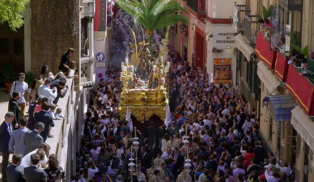 Un fotograma con la procesión de la Borriquita en Sevilla el Domingo de Ramos