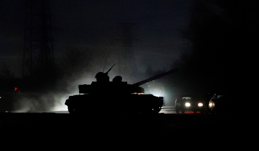 Tanque en las calles de Donetsk, en la noche del lunes al martes