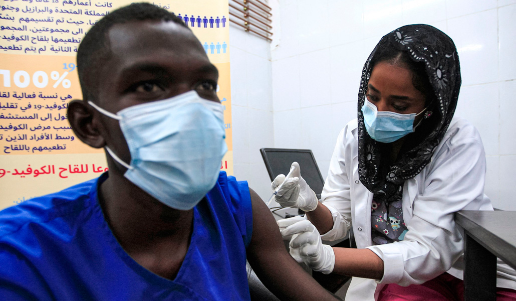 Vacunación en Sudán, en marzo de 2021