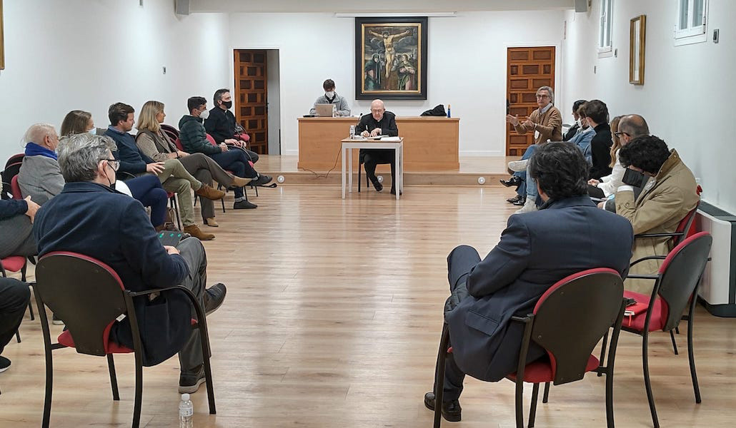 Encuentro sinodal en la sede del Arzobispado de Madrid
