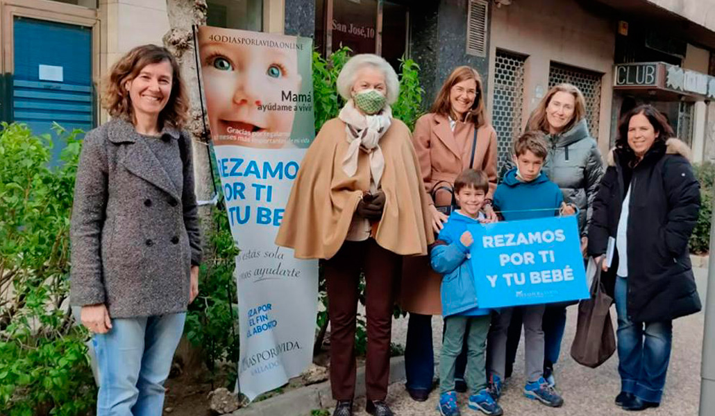 Voluntarios de 40 Días por la Vida en la campaña en Valladolid