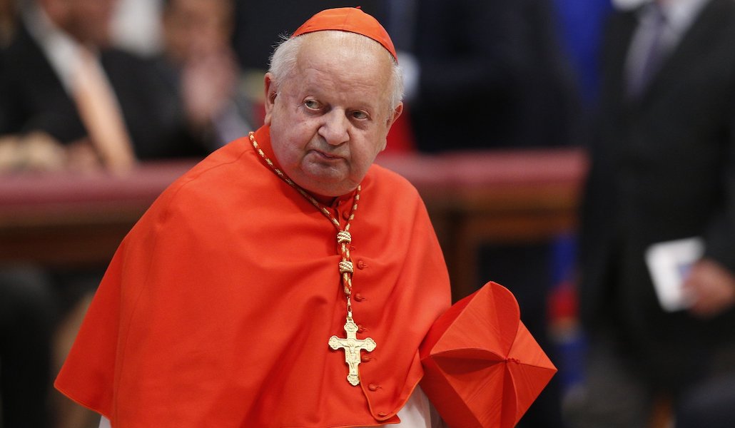 El cardenal Dziwisz durante un consistorio en 2018