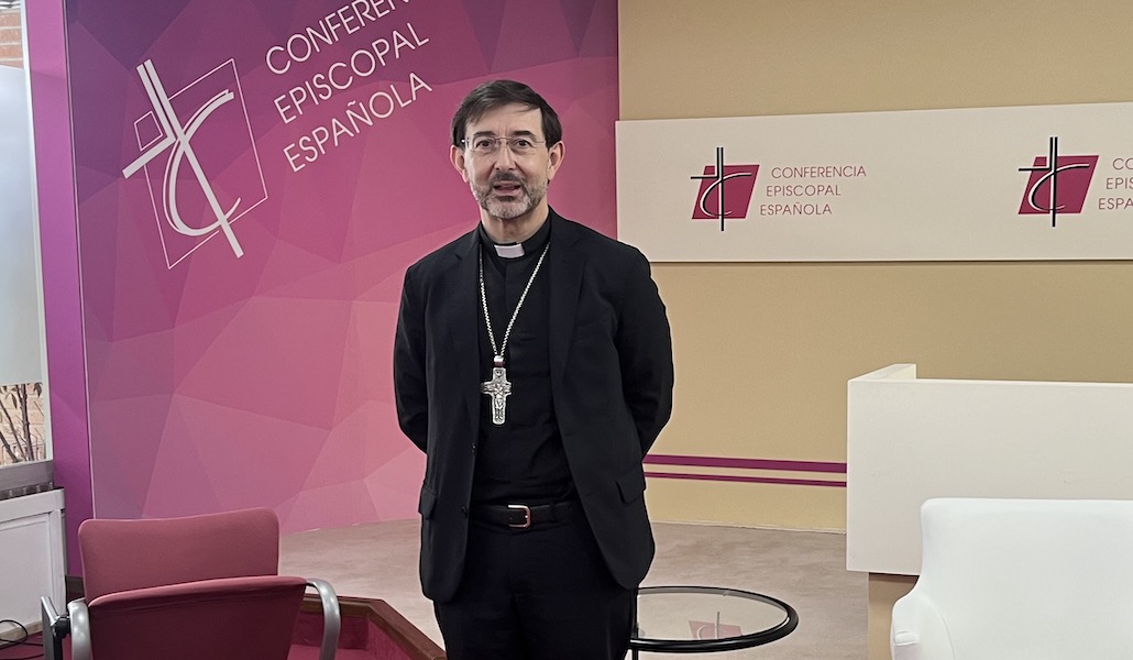 José Cobo, obispo responsable del Departamento de Migraciones de la CEE, tras un encuentro con periodistas
