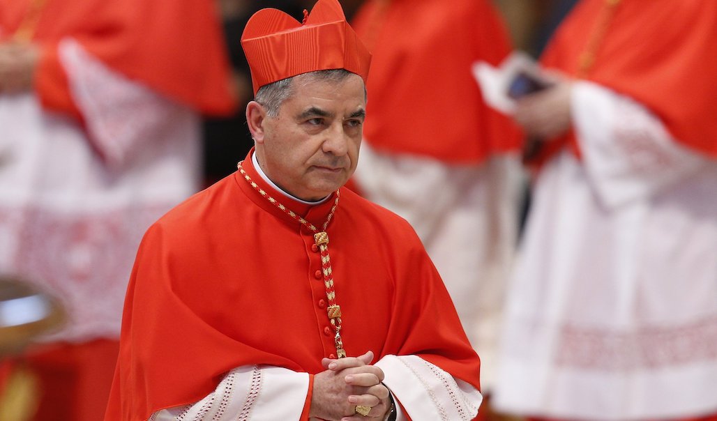 Angelo Becciu, en el Consistorio que lo proclamó cardenal.