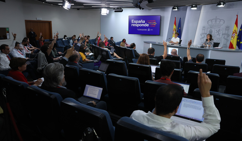 El borrador, según la Cadena SER, se debatirá en el próximo martes en el Consejo de Ministros. En la imagen, rueda de prensa tras la reunión de ayer