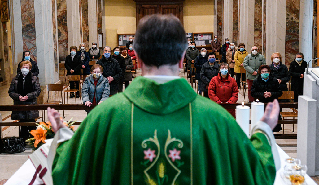 Eucaristía en la parroquia de Robbiano (Lombardía)