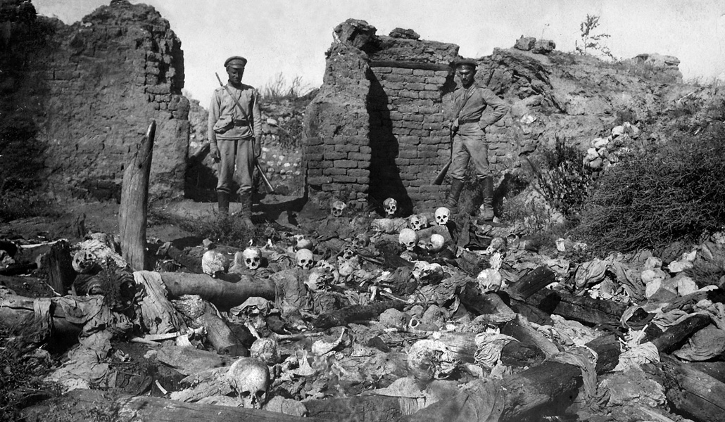 Víctimas de la aldea armenia de Sheyxalan, en el valle de Mush
