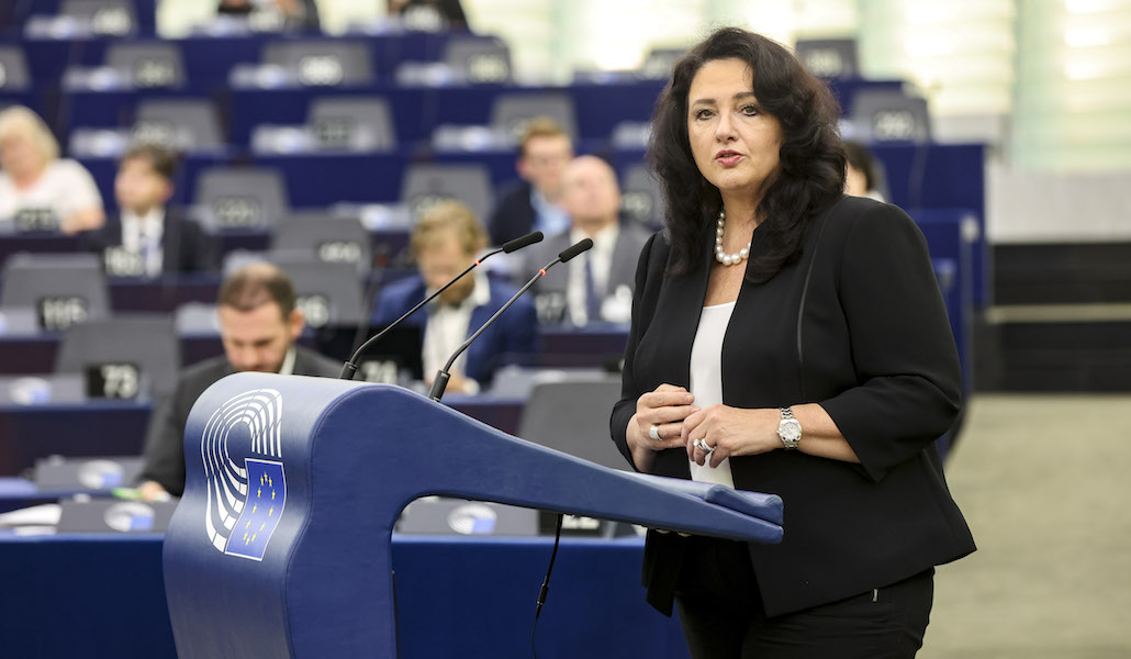 La comisaria de Igualdad, Helena Dalli, durante el debate este jueves en Estrasburgo