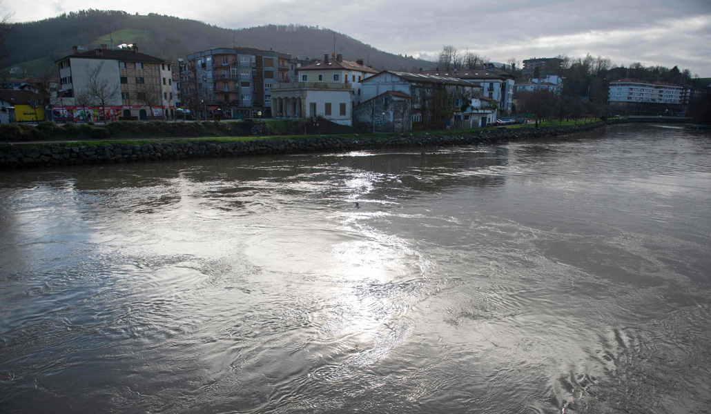 El río Bidasoa ejerce de frontera natural entre Irún y Hendaya