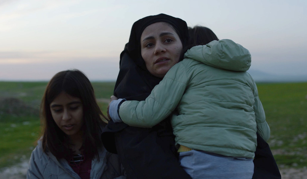 Hadia (Halima Ilter) es una mujer yazidí esclavizada por la familia de un hombre mayor que la violaba cada noche