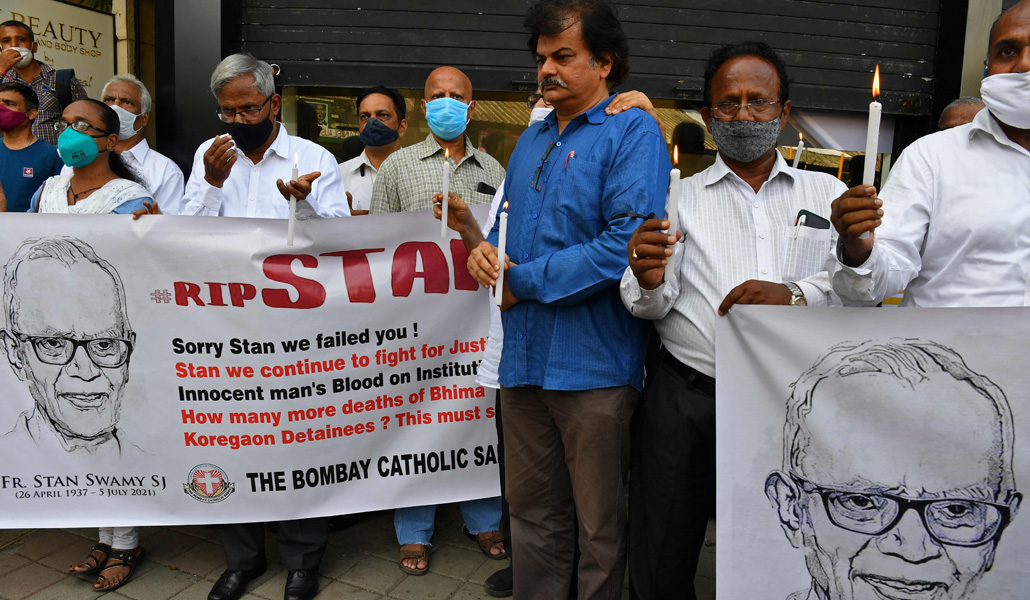 Protesta por la muerte de Swamy, el 6 de julio de 2021 en Bombay