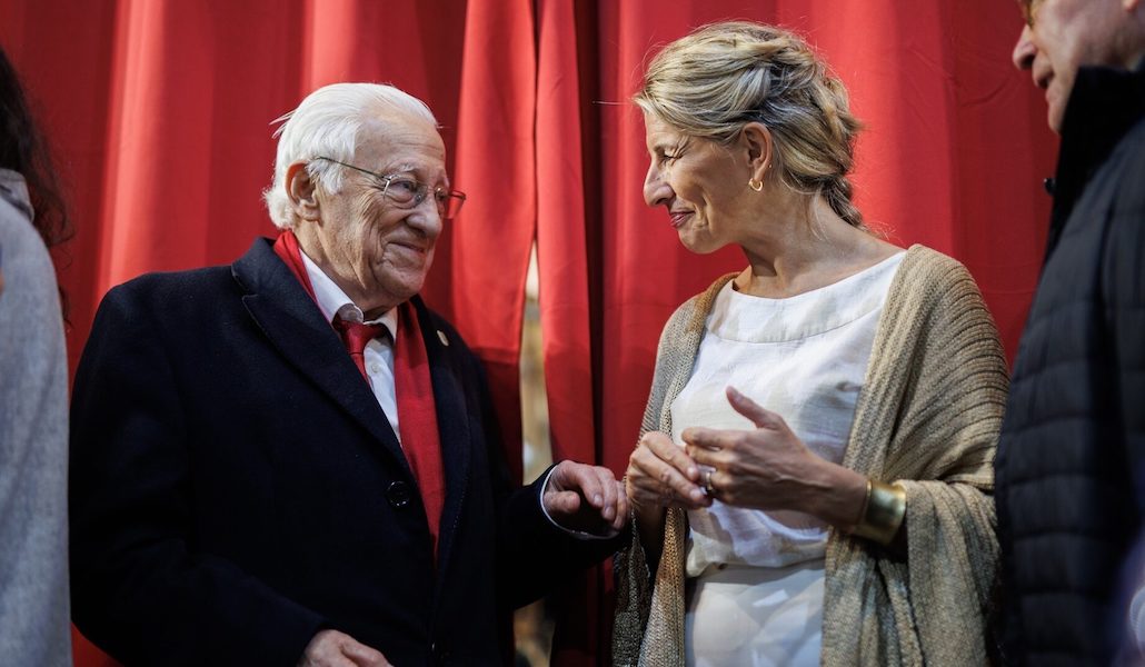 El padre Ángel y Yolanda Díaz en la presentación del libro del Papa