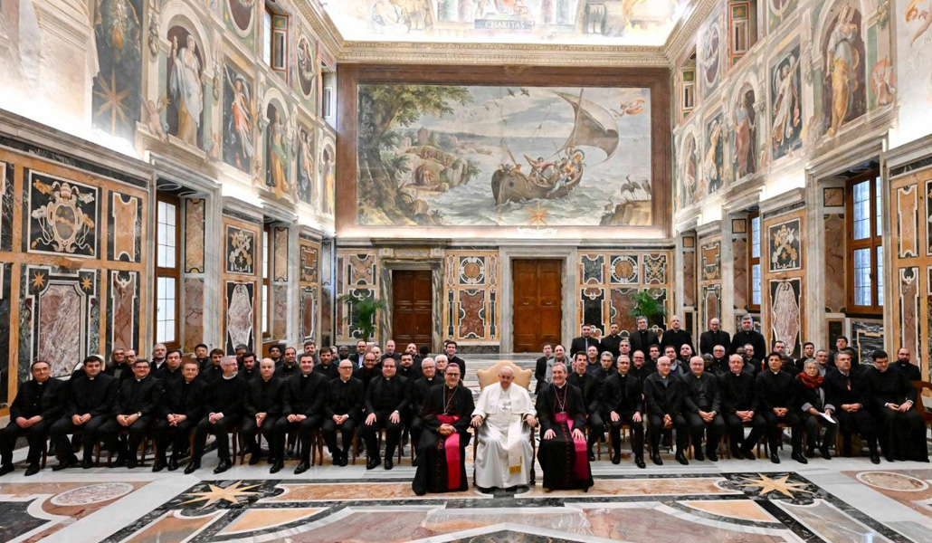 El Papa con el grupo de cerca de 70 sacerdotes de la archidiócesis de Barcelona