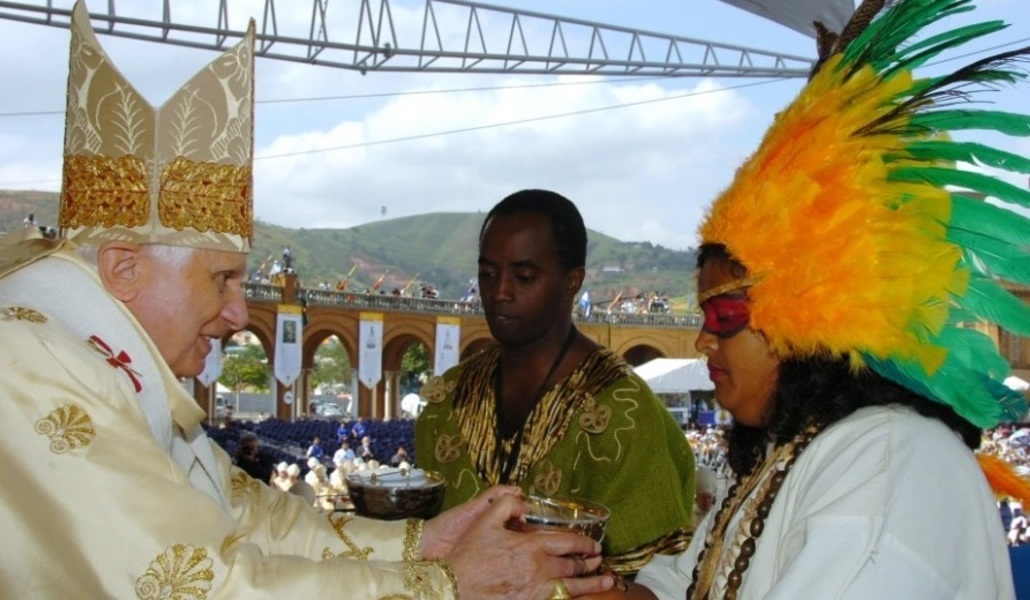 El Papa durante su visita a Brasil en 2007