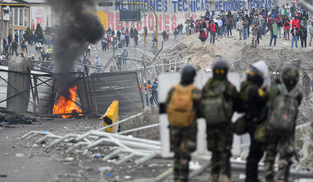 Barricada cerca del aeropuerto Rodríguez Ballón, de Arequipa, el 20 de enero